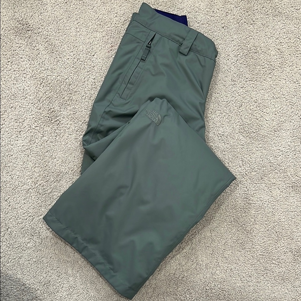 The North Face Women Green HyVent Snow Pants